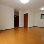 1階リビング（15帖） (居間)