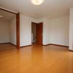 2階洋室（9帖）横にWICのあるお部屋です。 (内装)