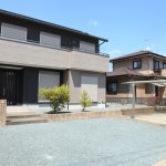 平成25年築　駐車場５台　太陽光パネル付オール電化(外観)