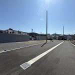 私道入口付近から撮影　写真左側がＥ区画です。 (外観)