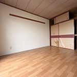 洋室 リフォームが完了していないお部屋もあります。 (内装) 洋室 リフォームが完了していないお部屋もあります。 (内装)
