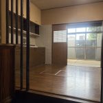 玄関を上がってすぐにDK、奥に和室（6.0帖）となります。 (キッチン)