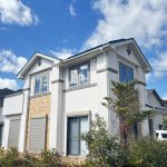 南東角地　リフォーム済　太陽光パネル付オール電化　床暖房のあるリビング(外観)