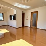 1階　リビングに床暖房付 (居間)