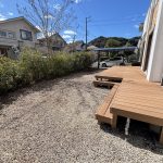 1階リビングと和室の外にはウッドデッキ付