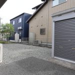裏庭 シャッター付のバイクガレージがあります。物置としても使えます。 裏庭 シャッター付のバイクガレージがあります。物置としても使えます。