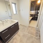 １階洗面所　洗面化粧台・洗濯機置場