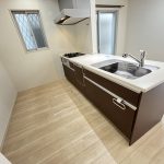 １階食洗機付のキッチン（ガス仕様） (キッチン)