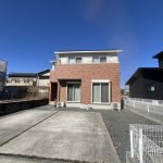 広々とした駐車場 南南東向きで、日当たり良好です! (外観) 広々とした駐車場 南南東向きで、日当たり良好です! (外観)