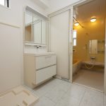 1階洗面化粧台・洗濯機置場